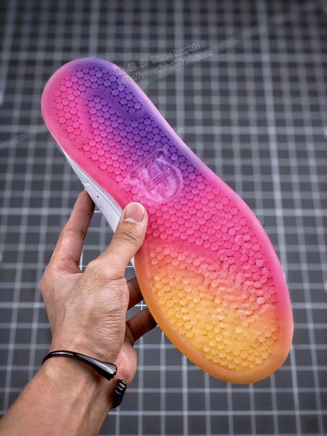 Adidas白鞋 EG8133 漸變水晶 阿迪達斯休閒板鞋 男女同款  hdx13298